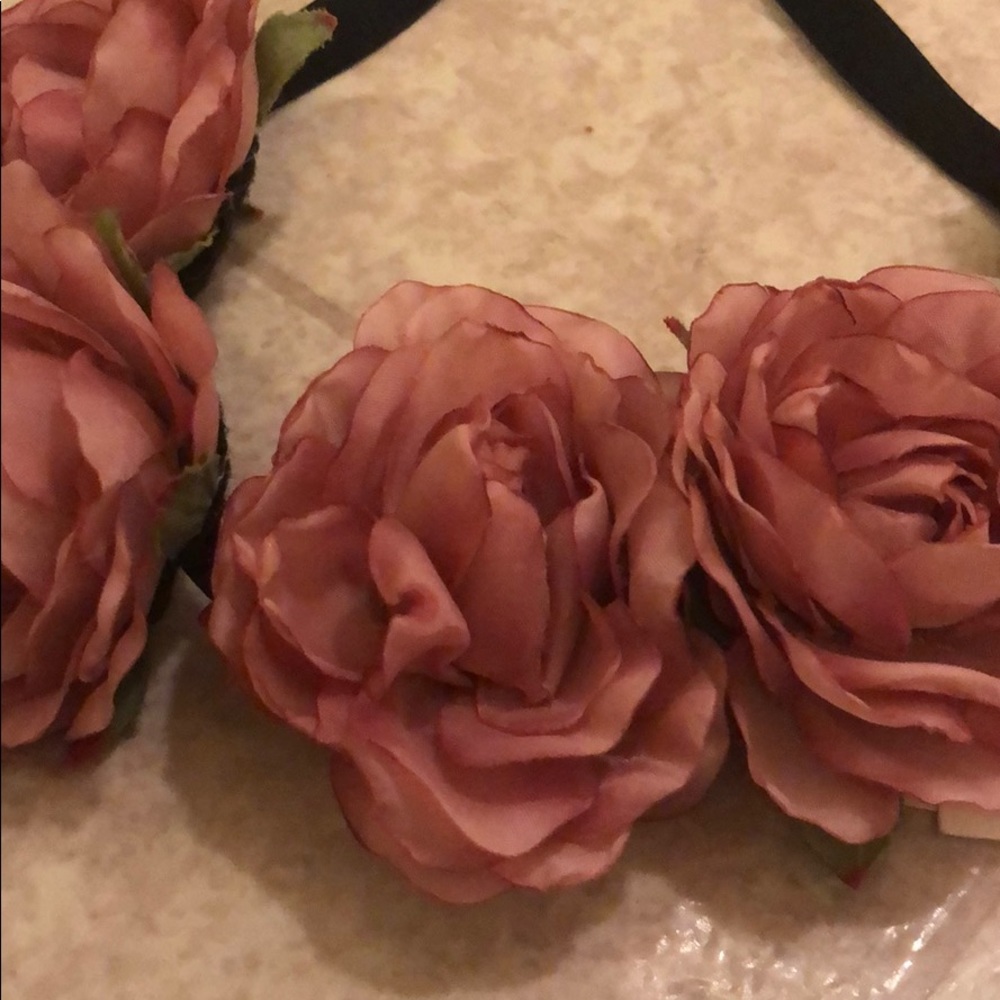 Floral headband great for festivals - Picture 5 of 7